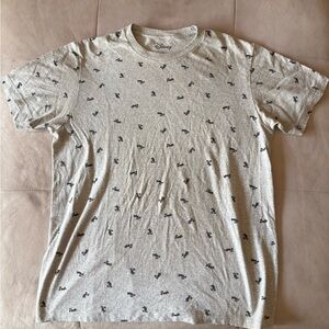 Disney Men's Gray and Black Patterned T-Shirt